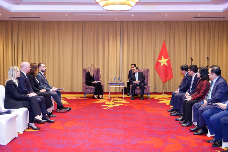 Tập đoàn dược phẩm - công nghệ sinh học hàng đầu Ba Lan muốn mở rộng đầu tư tại Việt Nam 6 lanh dao adamed hien dai hoa binh duong