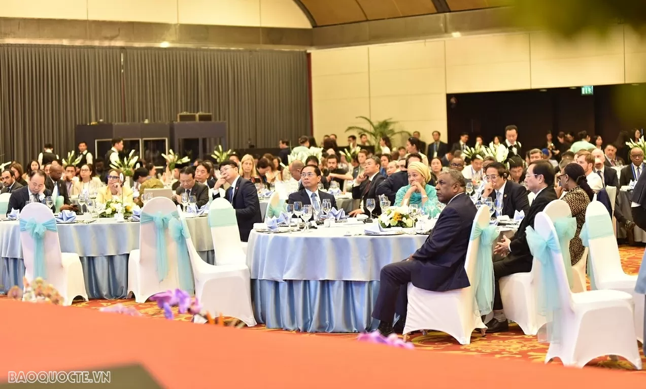 Đối thoại về Hợp tác công tư thúc đẩy đổi mới sáng tạo và phát triển bền vững 8 dai bieu tham du phien doi thoai p4g