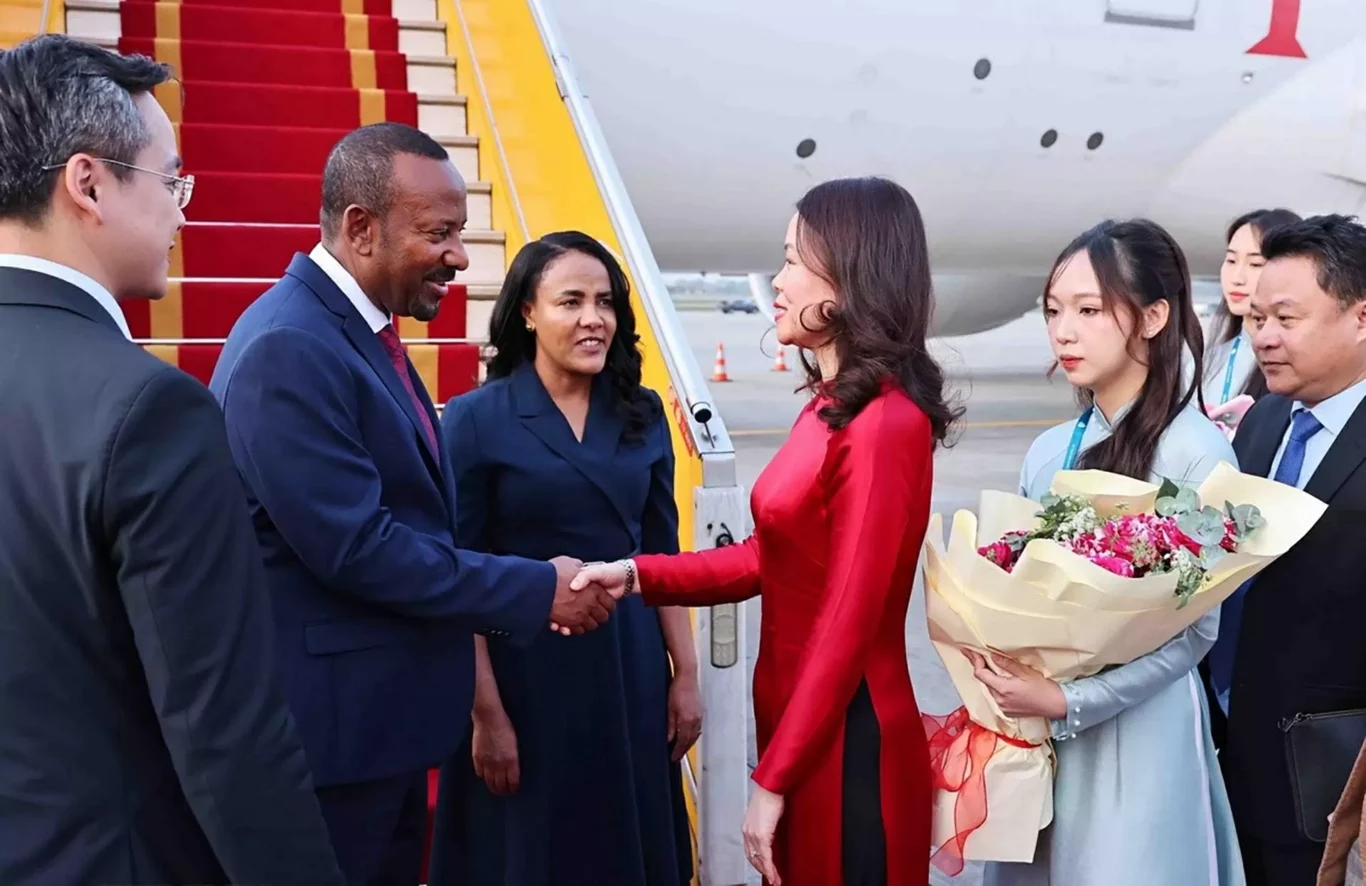 Thủ tướng Ethiopia và Phu nhân đến Hà Nội, bắt đầu thăm chính thức Việt Nam 4 thu tuong ethiopia va phu nhan den ha noi bat dau chuyen tham chinh thuc viet nam 20250414205621