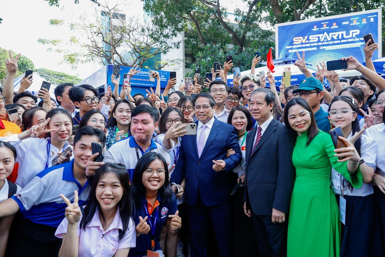 Thủ tướng: 'Thần tốc táo bạo' để đưa Việt Nam trở thành trung tâm đổi mới sáng tạo 30 tt dai bieu sv