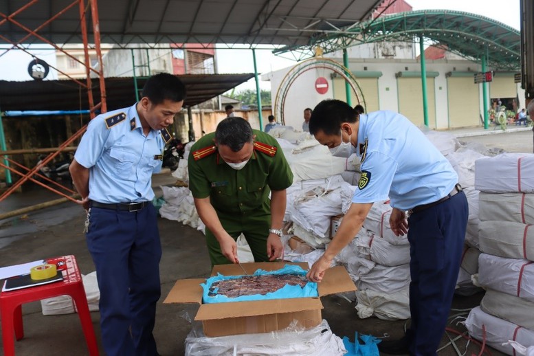 Mở đợt cao điểm ngăn chặn, đẩy lùi buôn lậu, gian lận thương mại từ 15/5 đến 15/6/2025 2 cao diem day lui gian lan thuong mai