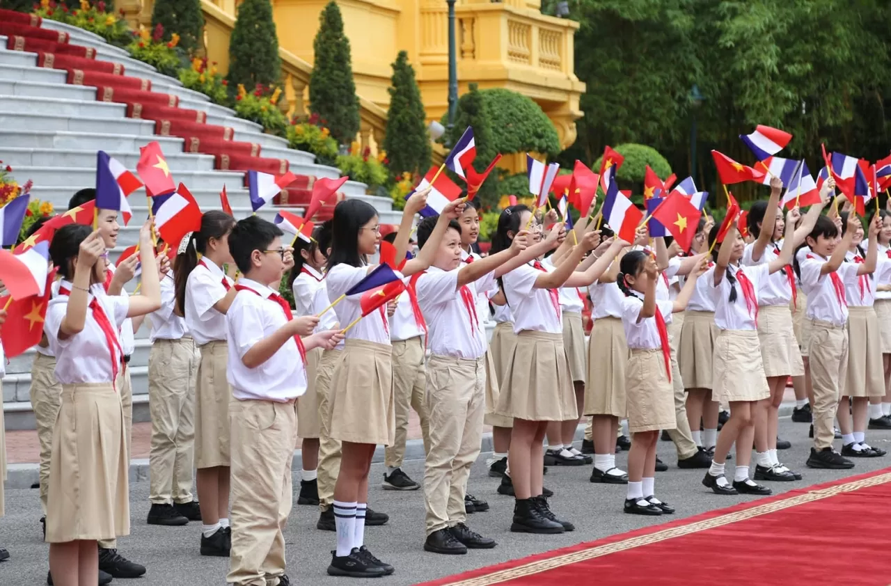 Chủ tịch nước Lương Cường chủ trì Lễ đón Tổng thống Pháp Emmanuel Macron thăm cấp Nhà nước tới Việt Nam 14 chu tich nuoc luong cuong chu tri le don tong thong phap 1