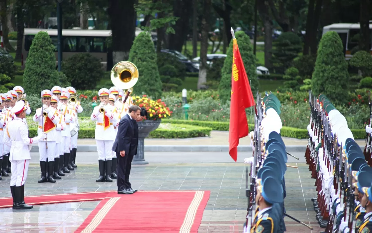 Chủ tịch nước Lương Cường chủ trì Lễ đón Tổng thống Pháp Emmanuel Macron thăm cấp Nhà nước tới Việt Nam 16 chu tich nuoc luong cuong chu tri le don tong thong phap 3
