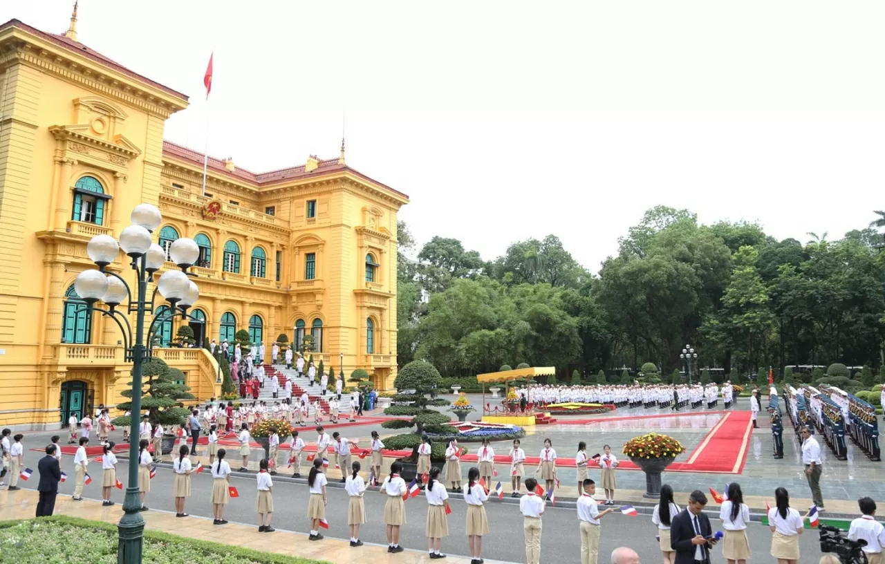 Chủ tịch nước Lương Cường chủ trì Lễ đón Tổng thống Pháp Emmanuel Macron thăm cấp Nhà nước tới Việt Nam 13 chu tich nuoc luong cuong chu tri le don tong thong phap