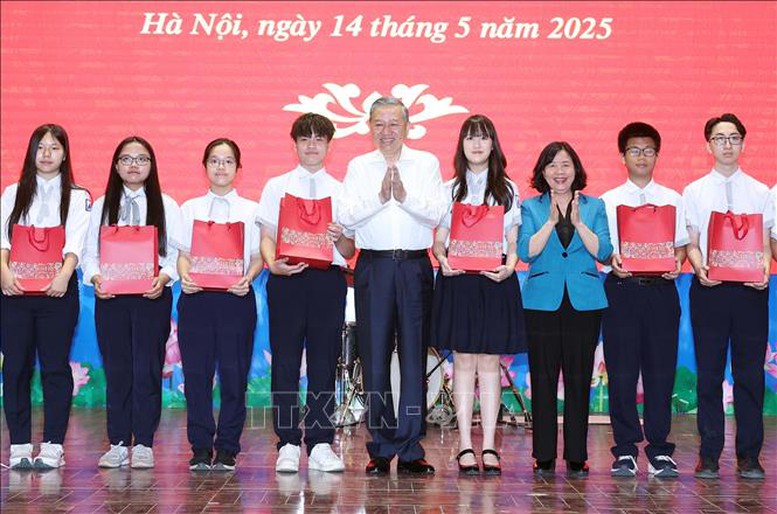 Tổng Bí thư Tô Lâm: Thúc đẩy đổi mới sáng tạo, chuyển đổi số trong trường học, không để học sinh nào bị bỏ lại phía sau 14 tbt to lam thuc day doi moi sang tao 3