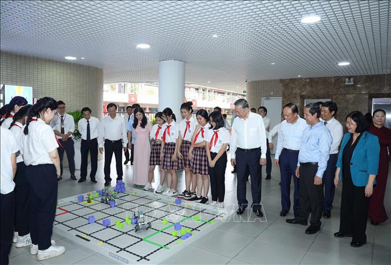 Tổng Bí thư Tô Lâm: Thúc đẩy đổi mới sáng tạo, chuyển đổi số trong trường học, không để học sinh nào bị bỏ lại phía sau 16 tbt to lam thuc day doi moi sang tao 5