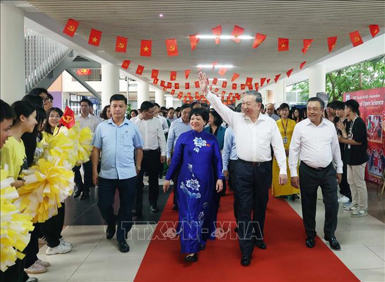 Tổng Bí thư Tô Lâm: Thúc đẩy đổi mới sáng tạo, chuyển đổi số trong trường học, không để học sinh nào bị bỏ lại phía sau 11 tbt to lam thuc day doi moi sang tao