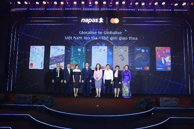 Chính thức ra mắt Thẻ đồng thương hiệu đầu tiên giữa NAPAS, Mastercard và 6 ngân hàng Việt 4 the dong thuong hieu 1