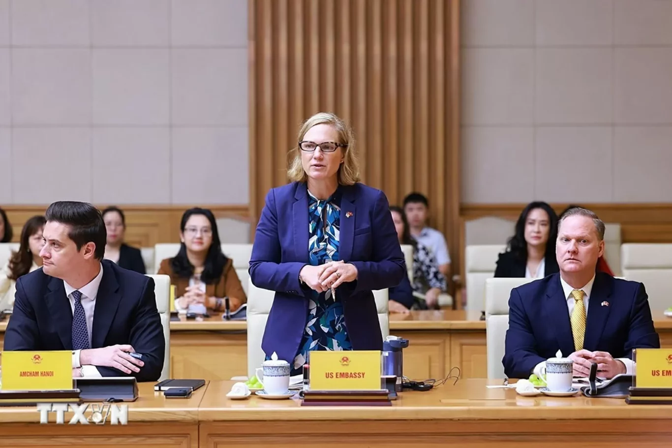 Thủ tướng Phạm Minh Chính làm việc với cộng đồng doanh nghiệp Hoa Kỳ tại Việt Nam 5 tt pmc lam viec voi cong dong doanh nghiep hoa ky tai vn 1