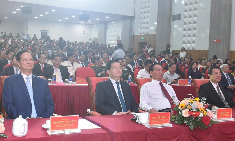 TỔNG THUẬT: Công bố nghị quyết, quyết định sáp nhập đơn vị hành chính, chỉ định nhân sự trên cả nước 55 cap nhat lien tuc cong bo nghi quyet quyet dinh sap nhap 22