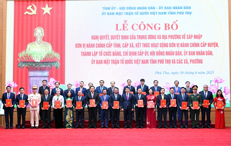 TỔNG THUẬT: Công bố nghị quyết, quyết định sáp nhập đơn vị hành chính, chỉ định nhân sự trên cả nước 59 cap nhat lien tuc cong bo nghi quyet quyet dinh sap nhap 26
