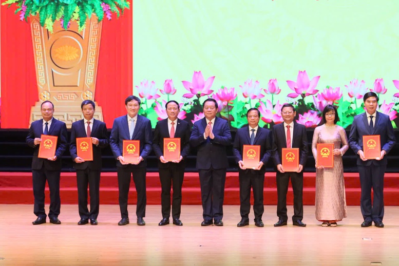 TỔNG THUẬT: Công bố nghị quyết, quyết định sáp nhập đơn vị hành chính, chỉ định nhân sự trên cả nước 61 cap nhat lien tuc cong bo nghi quyet quyet dinh sap nhap 28