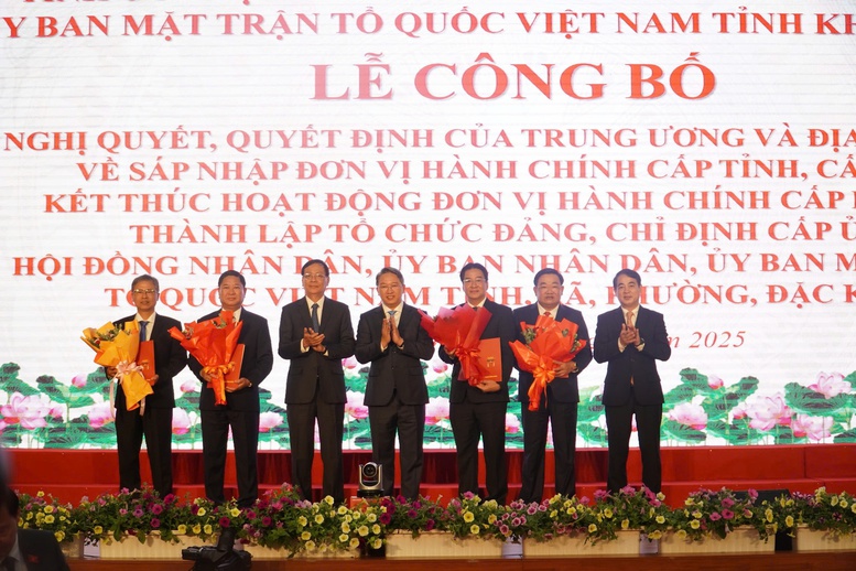 TỔNG THUẬT: Công bố nghị quyết, quyết định sáp nhập đơn vị hành chính, chỉ định nhân sự trên cả nước 64 cap nhat lien tuc cong bo nghi quyet quyet dinh sap nhap 31