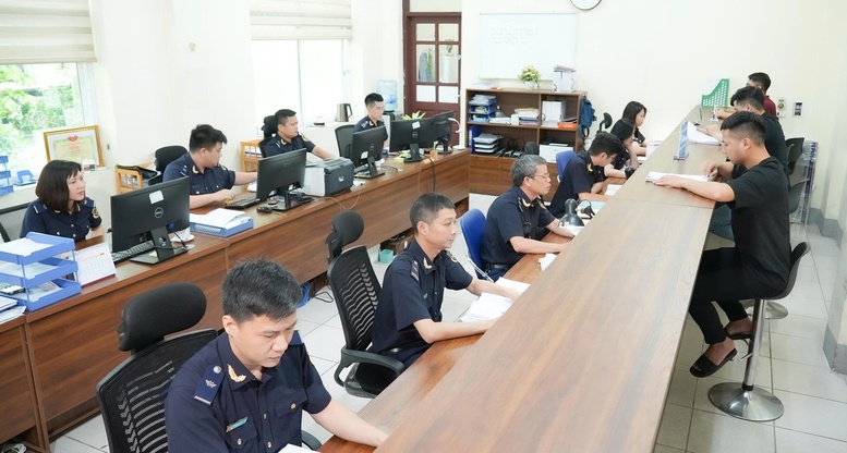 Hơn 50 nghìn tờ khai được thông quan ngay trong ngày đầu vận hành hệ thống mới 4 hon 50 nghin to khai duoc thong quan ngay trong ngay dau van hanh he thong moi 1
