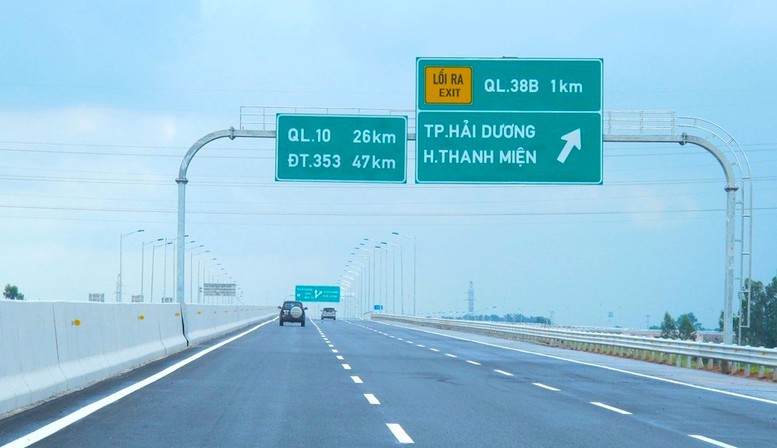 Thay biển chỉ dẫn địa giới hành chính giữa các tỉnh thành trước ngày 15/7 2 thay bien chi dan dia gioi hanh chinh giua cac tinh thanh truoc ngay 15 7 1