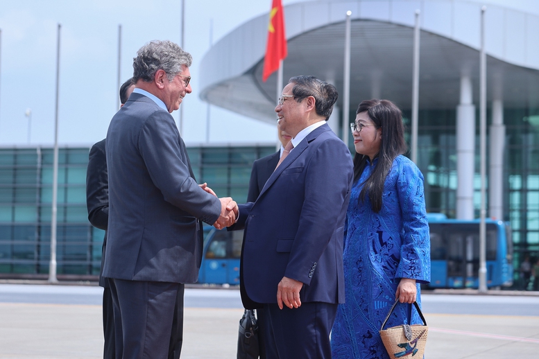Thủ tướng lên đường dự Hội nghị Thượng đỉnh BRICS mở rộng và hoạt động song phương tại Brazil 6 thu tuong len duong du hoi nghi thuong dinh brics mo rong va hoat dong song phuong tai brazil 2