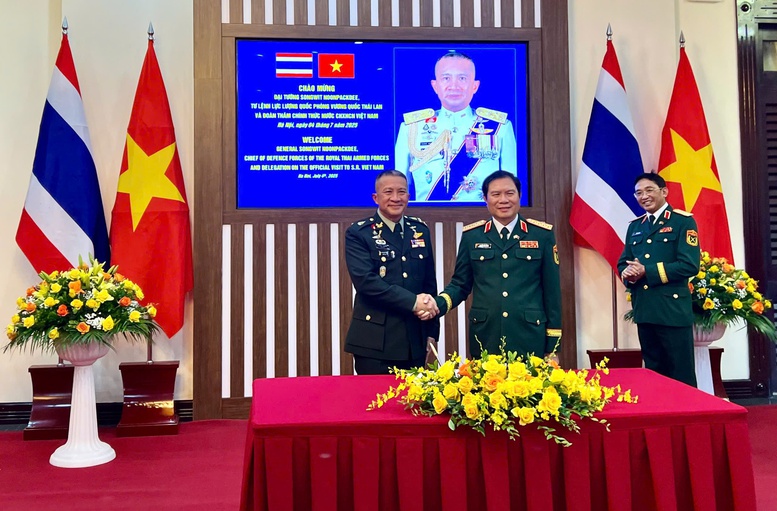 Tư lệnh Lực lượng Quốc phòng Thái Lan thăm chính thức Việt Nam 2 tu lenh luc luong quoc phong thai lan tham chinh thuc viet nam